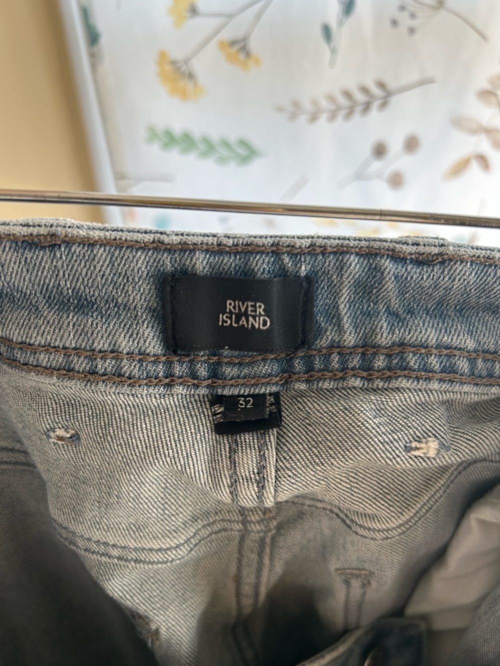 River Island Men's Straight Jeans in Faded Gray with Distress - Picture 4 of 4